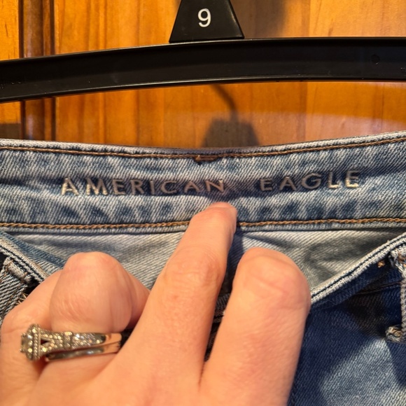 American Eagle Distressed Mom Jeans Size 4 Regular - Picture 4 of 8